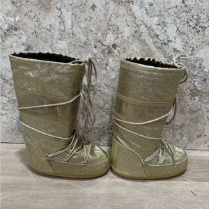 MOON BOOTS. New!